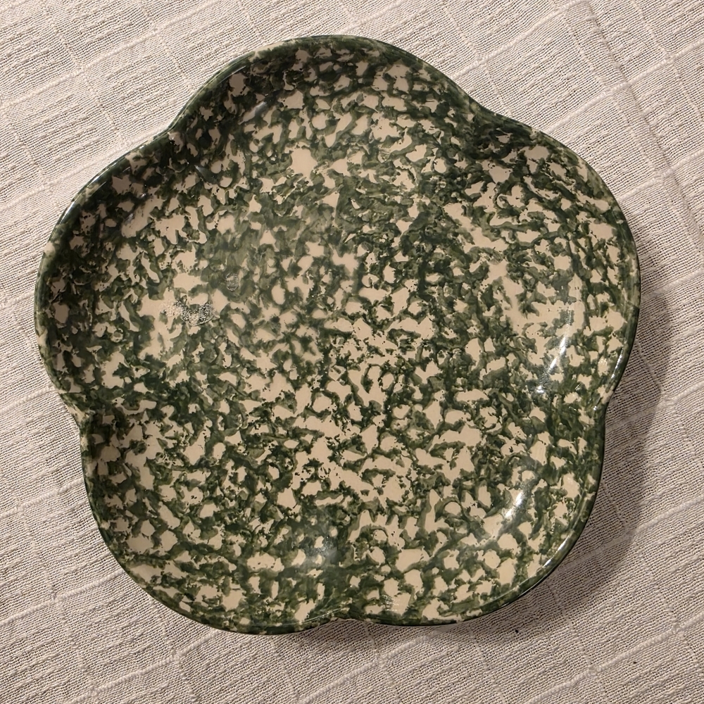 GERALD HENN ROSEVILLE Green Sponge Plate